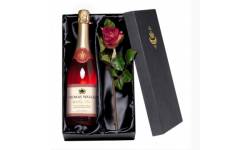Personalised Sparkling Rose Wine with a Rose - 38.50 Personalised Sparkling Rose Wine with a Rose