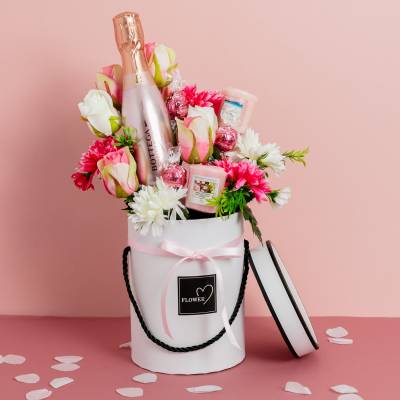Pink Prosecco, Yankee Candle and Lindor Hat Box Bouquet