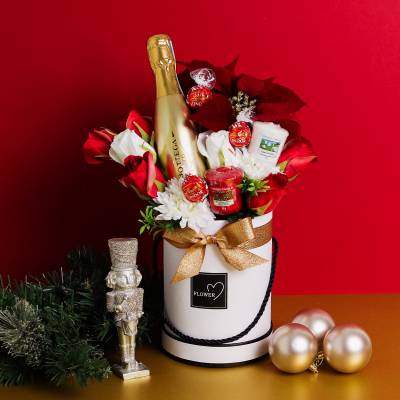 Christmas Prosecco and Yankee Candle Hat Box Bouquet