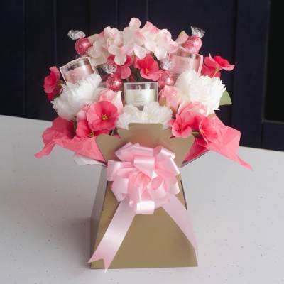 The Pink Harmony Yankee Candle and Lindor Bouquet