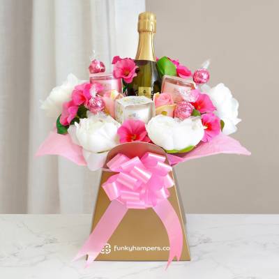 Pretty in Pink Prosecco, Chocolate and Yankee Candle Bouquet