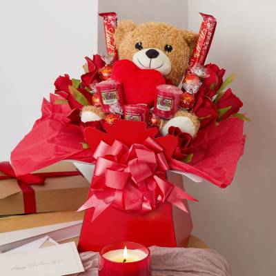 The Ultimate Chocolate & Yankee Candle Valentines Bouquet