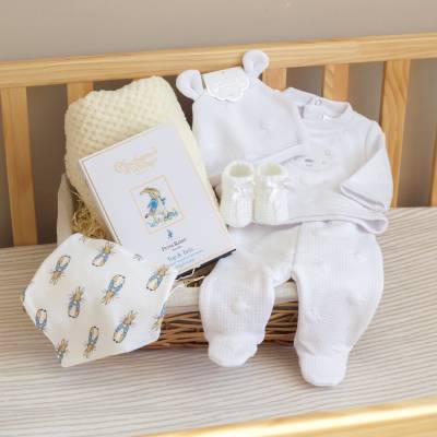Luxury Peter Rabbit New Baby Gift Hamper – Baby Clothes, Blanket & Chocolates