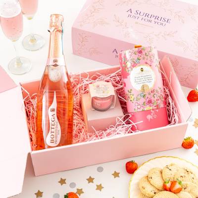 Strawberries & Sparkle Collection Hamper