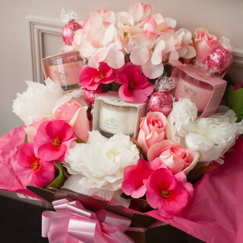The Pink Harmony Yankee Candle and Lindor Bouquet