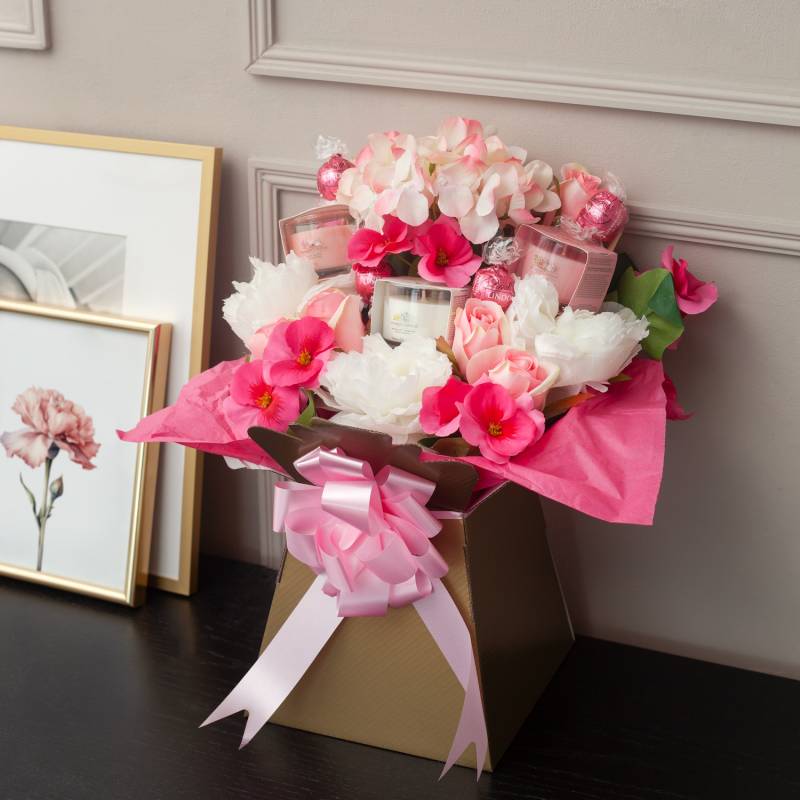 The Pink Harmony Yankee Candle and Lindor Bouquet