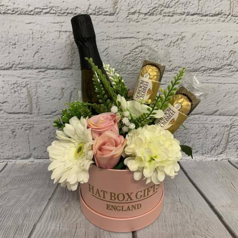 Luxury Prosecco and Chocolates Pink Hat Box