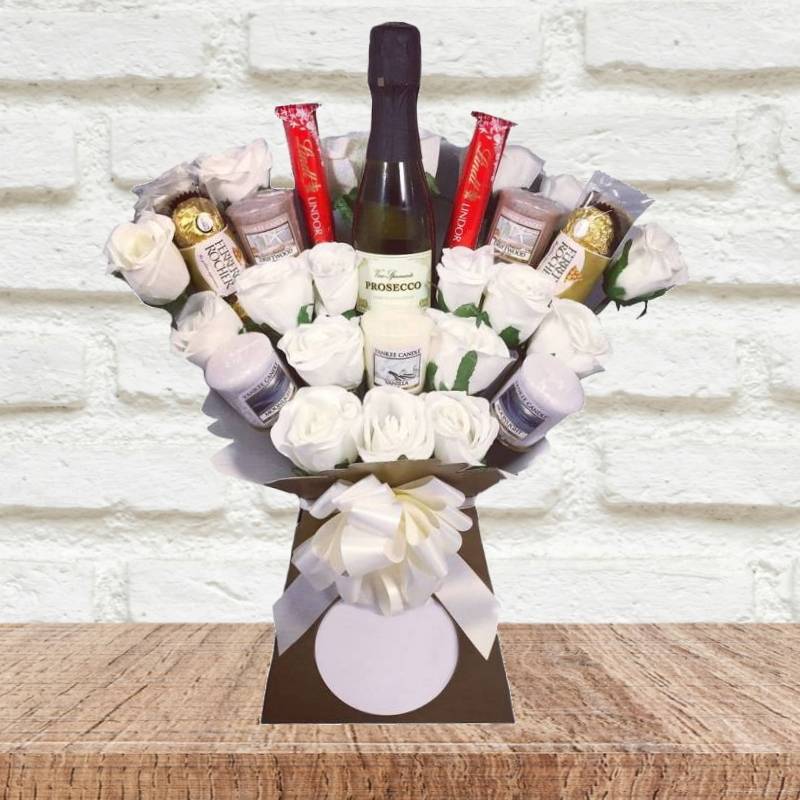 Ivory Yankee Candle and Prosecco Chocolate Bouquet