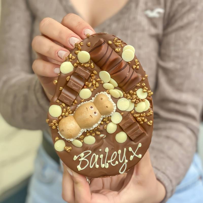 Personalised Kinder Bueno Loaded Egg