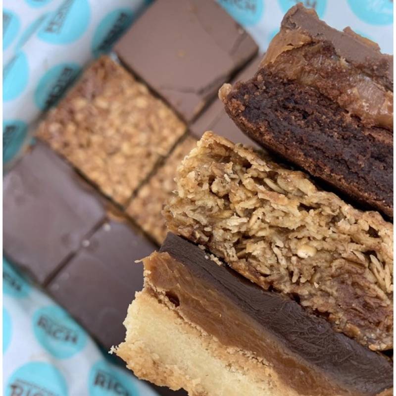 The Caramel Cakes Box