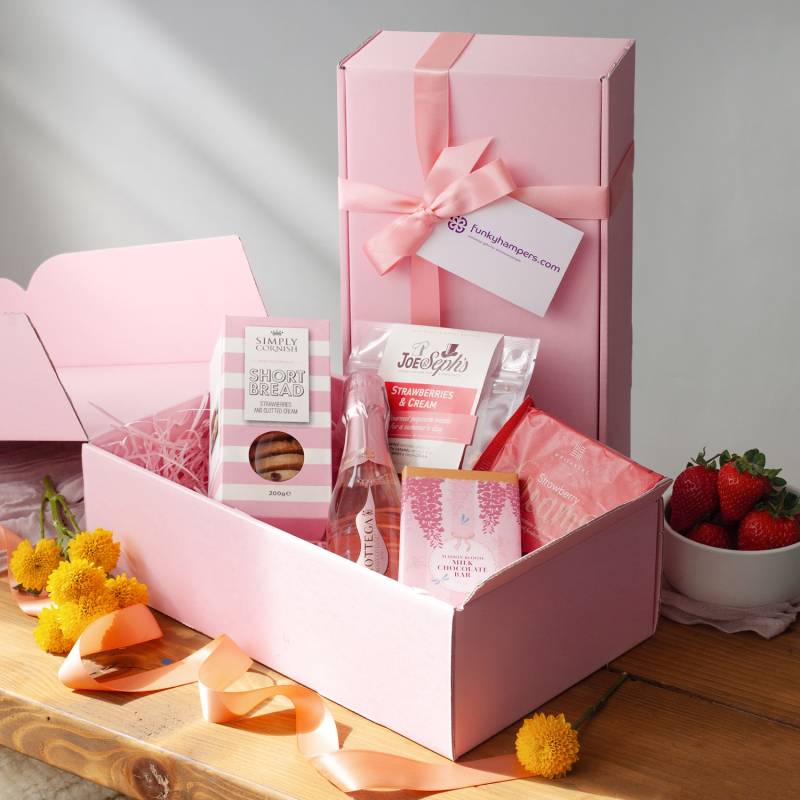 Strawberries & Cream Prosecco Gift Box