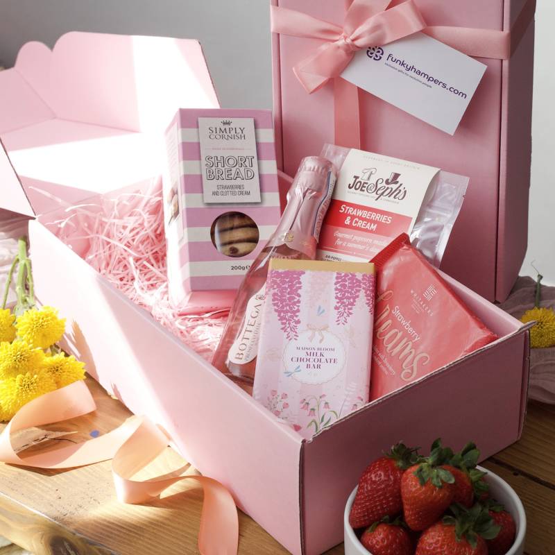 Strawberries & Cream Prosecco Gift Box