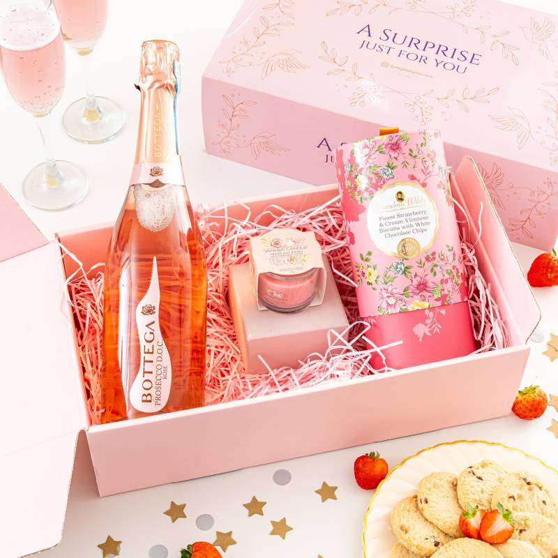 Strawberries & Sparkle Collection Hamper Strawberries & Sparkle Collection Hamper