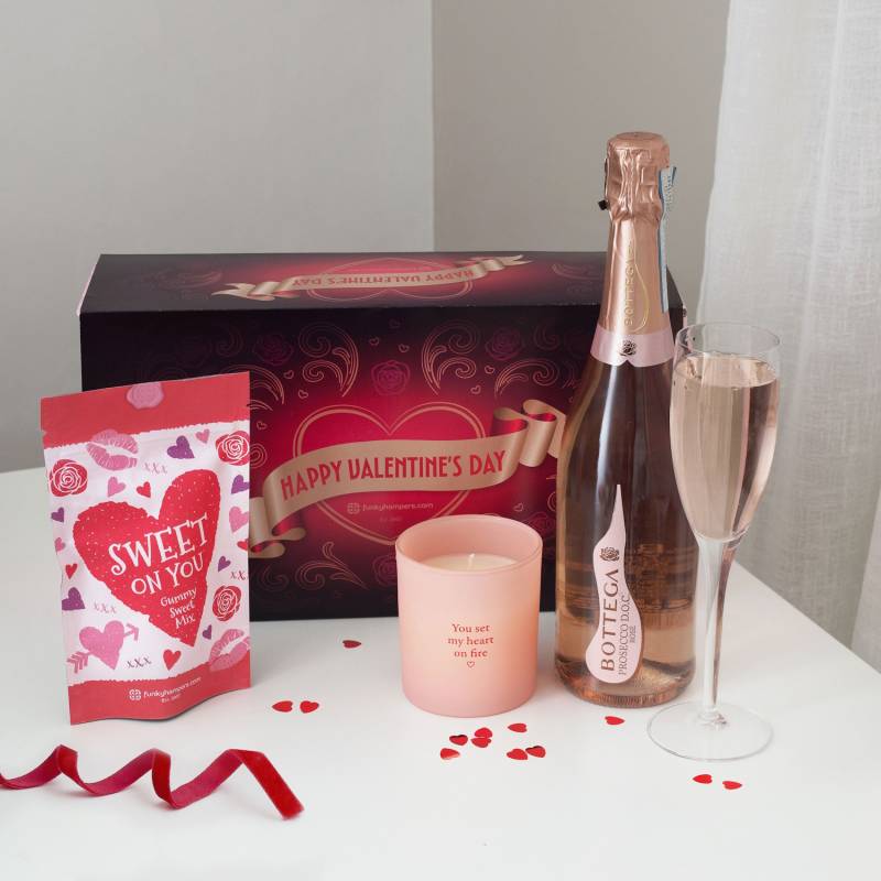 Sweet on You Prosecco & Candle Valentines Day Hamper
