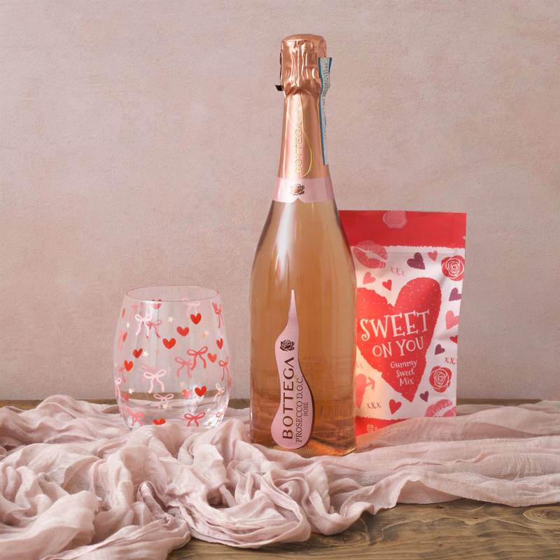 Sweet on You Prosecco & Glass Valentines Day Hamper