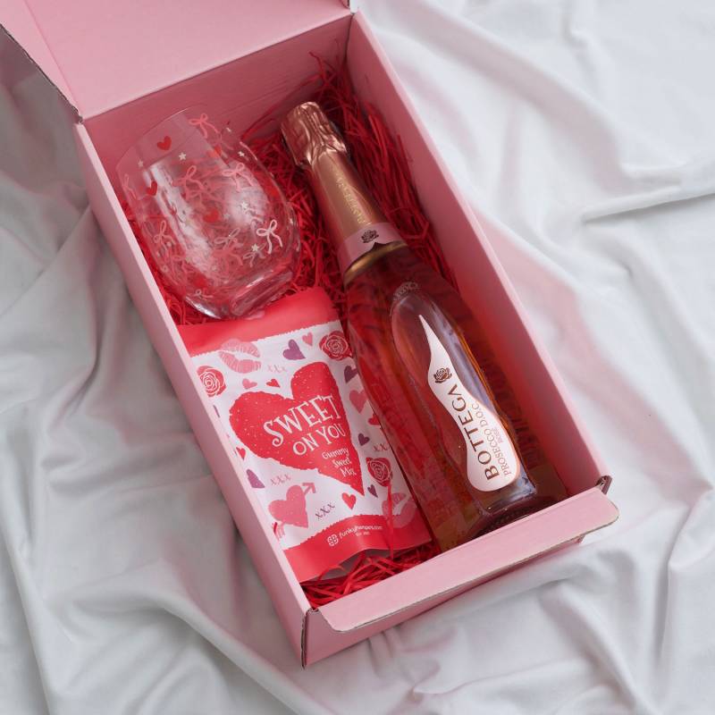 Sweet on You Prosecco & Glass Valentines Day Hamper