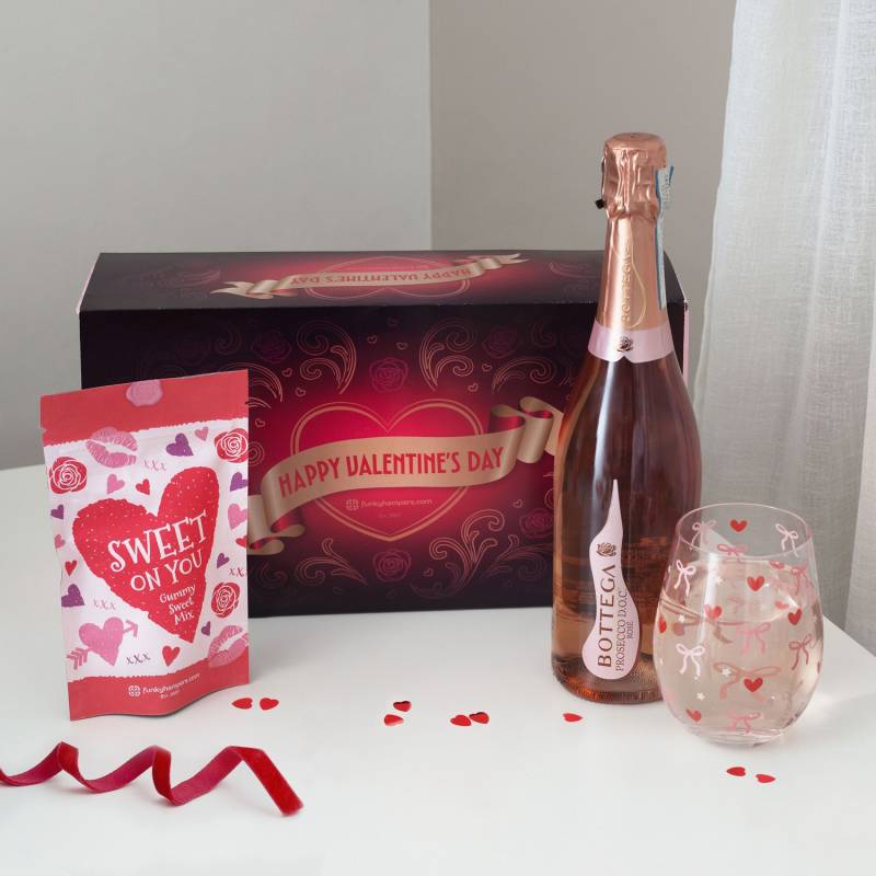Sweet on You Prosecco & Glass Valentines Day Hamper