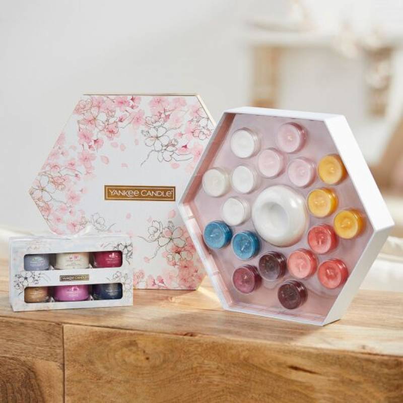 Yankee Candle Sakura Blossom Festival 18 Tealight and Holder Gift Set